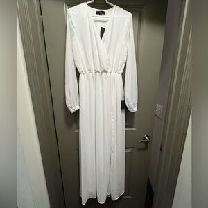 NWT White Dress from Lulus, size medium White Long sleeve High Slit Dress